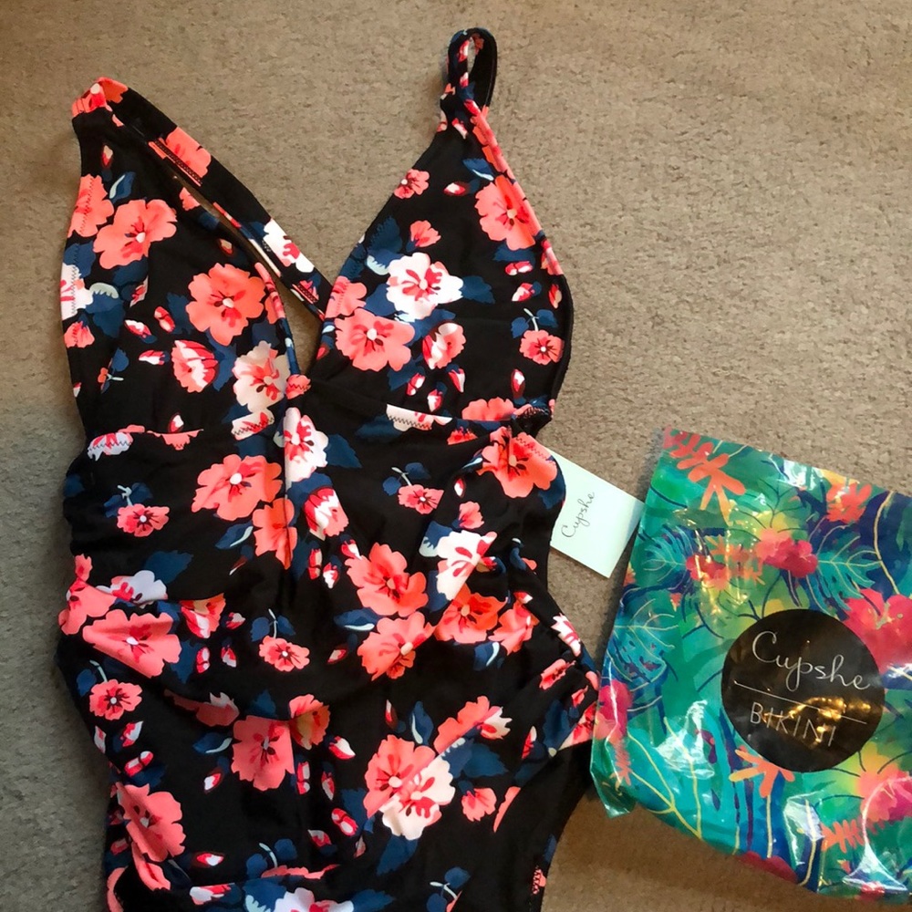 NWT Cupshe onepiece